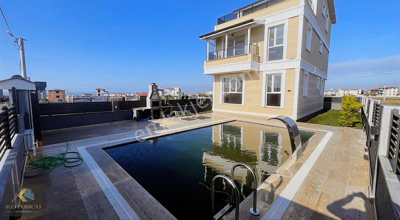 ^^koyuncu Gyrm^^yeniçiftlikte Havuzlu Deniz Manzaralı 5+1 Villa