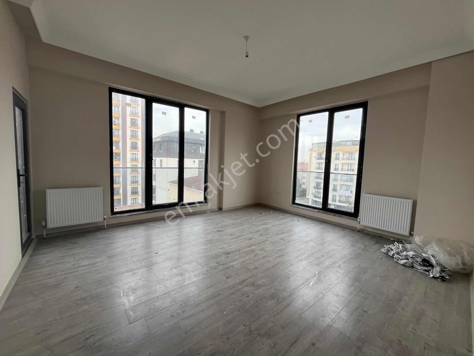 Tuzla Aydınlı 2+1 Kiralık Geniş Balkonlu Daire