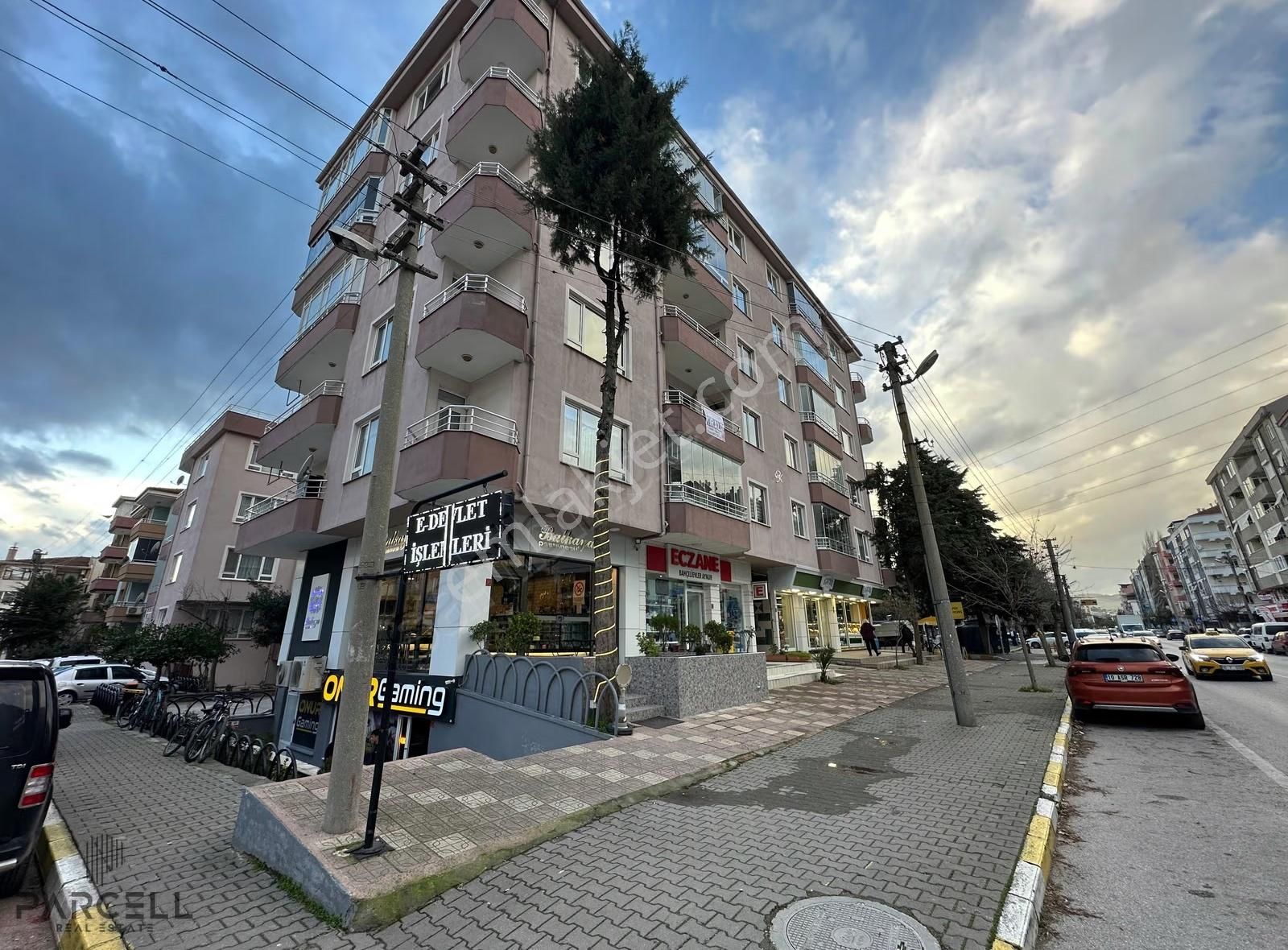 Bahçelievler Mah. Ana Cadde Üzeri Geniş 3+1 Kiralık Daire