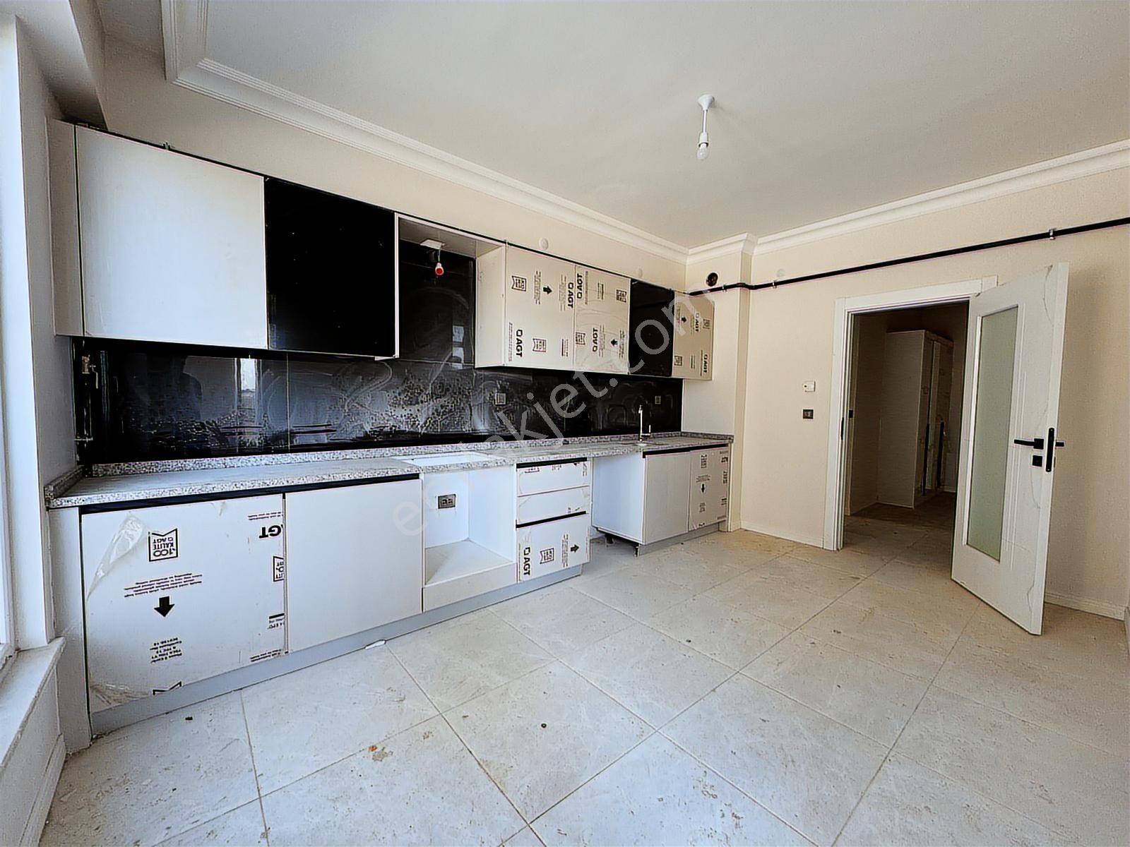 Uygun Fiyat ! Fahrünnisa Evlerinde Ödemesi Olmayan 3+1 - Görsel 13