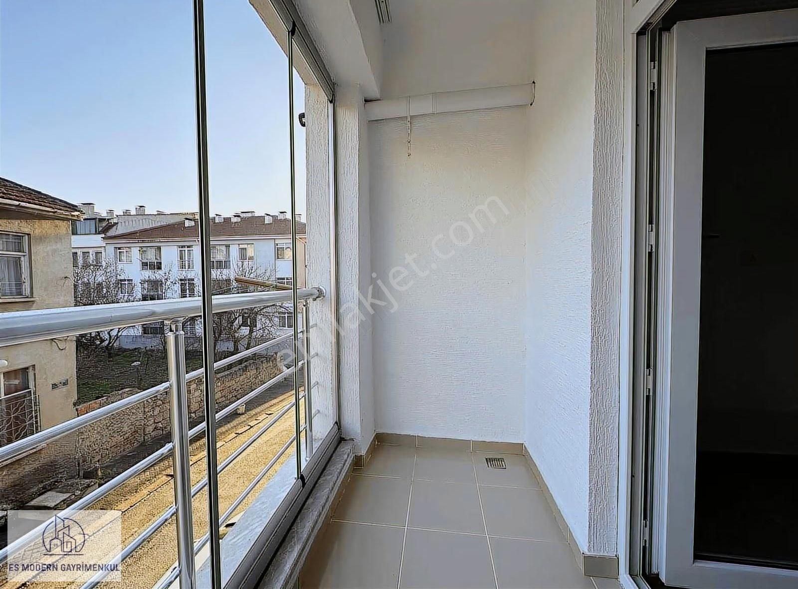 Gültepe'de Halk Cd. Çift Balkon & Arakat Kiralık 2+1 Daire - Görsel 27