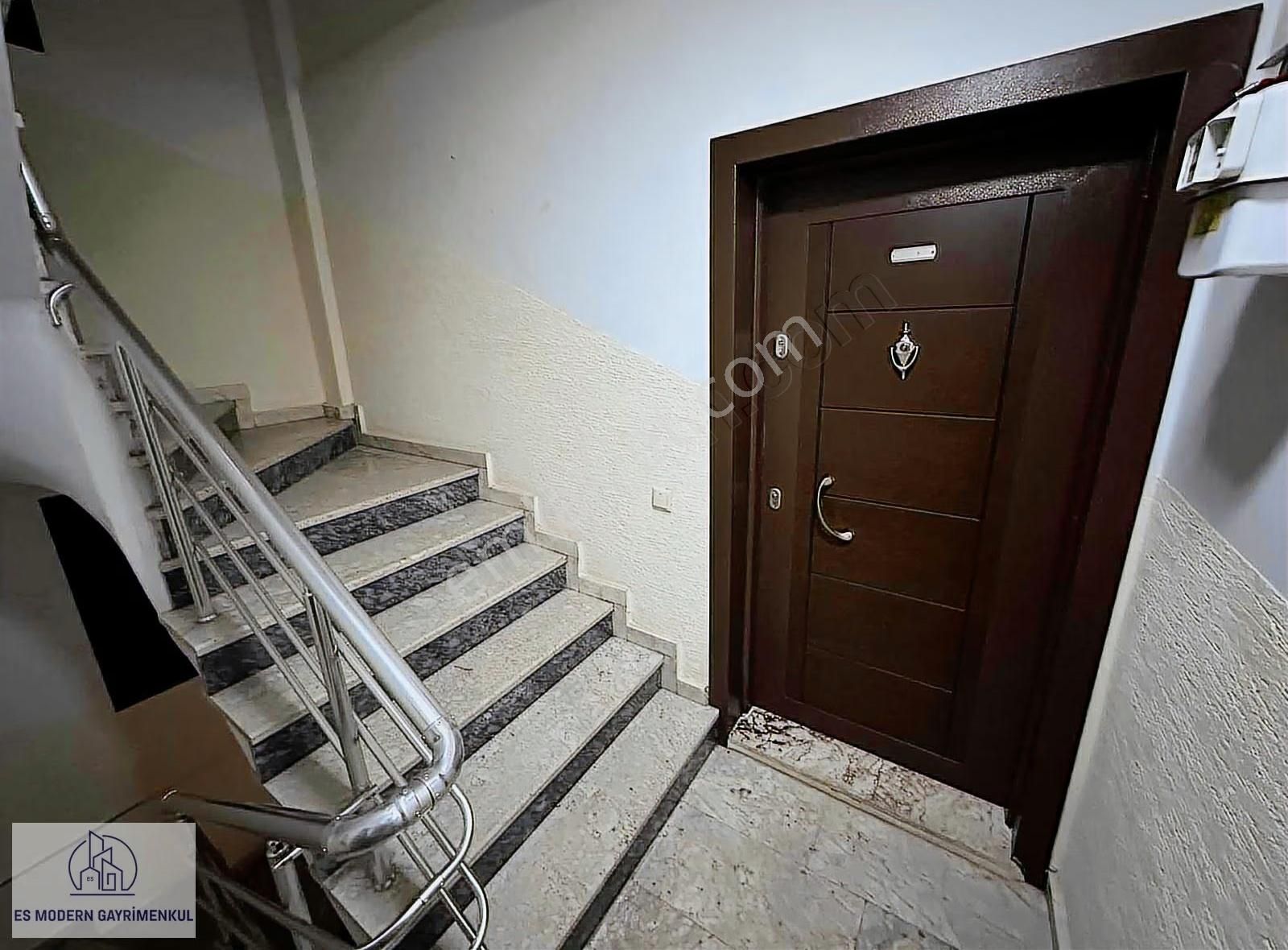 Gültepe'de Halk Cd. Çift Balkon & Arakat Kiralık 2+1 Daire - Görsel 3