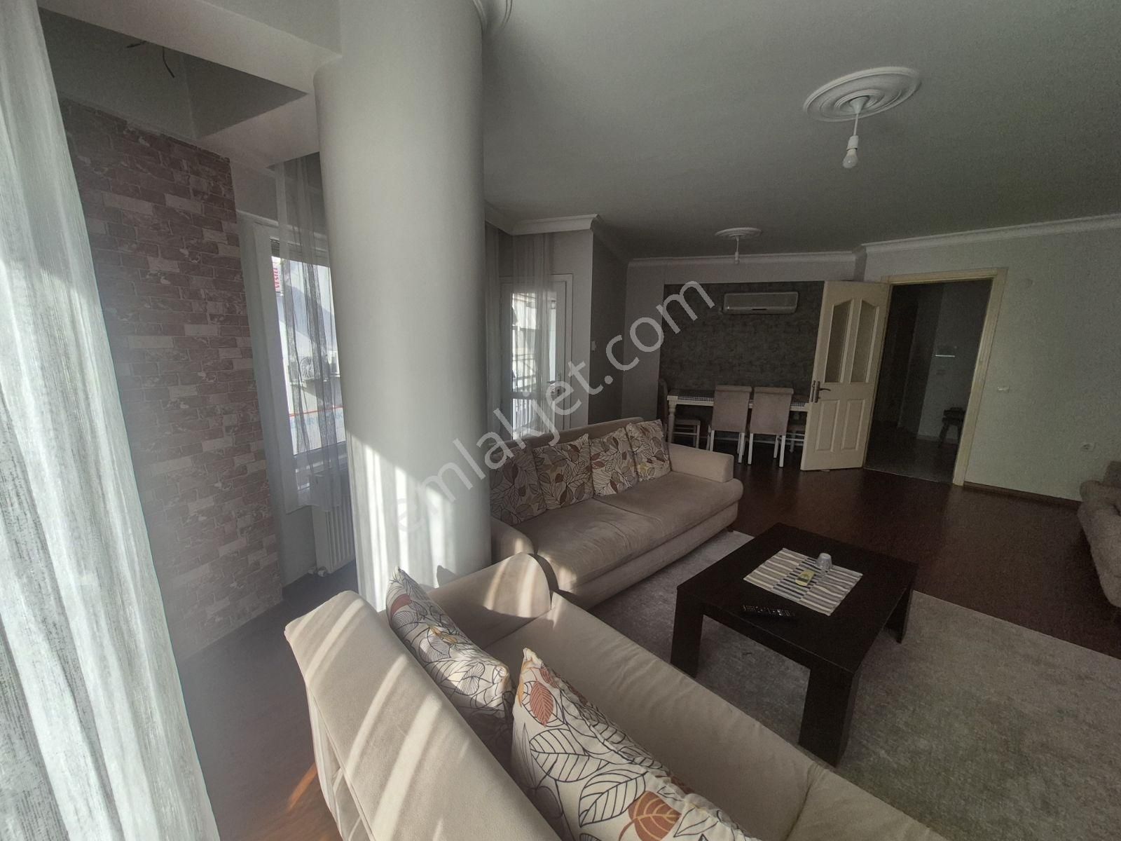 Konak Kahramanlar'da Eşyalı Kiralık 2+1 Daire