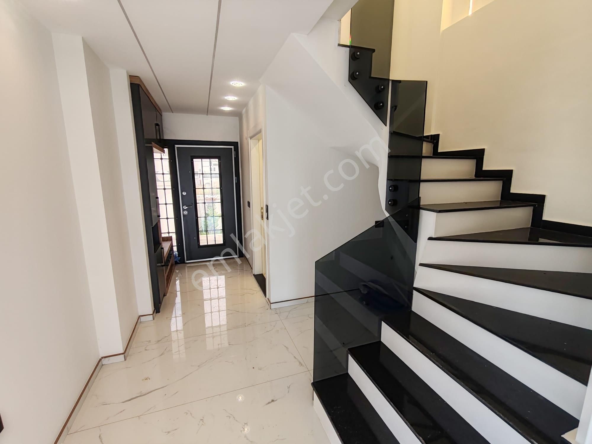 Didim'de 3+1 Satılık Villa Lüks, Havuzlu Otoparklı - Görsel 24