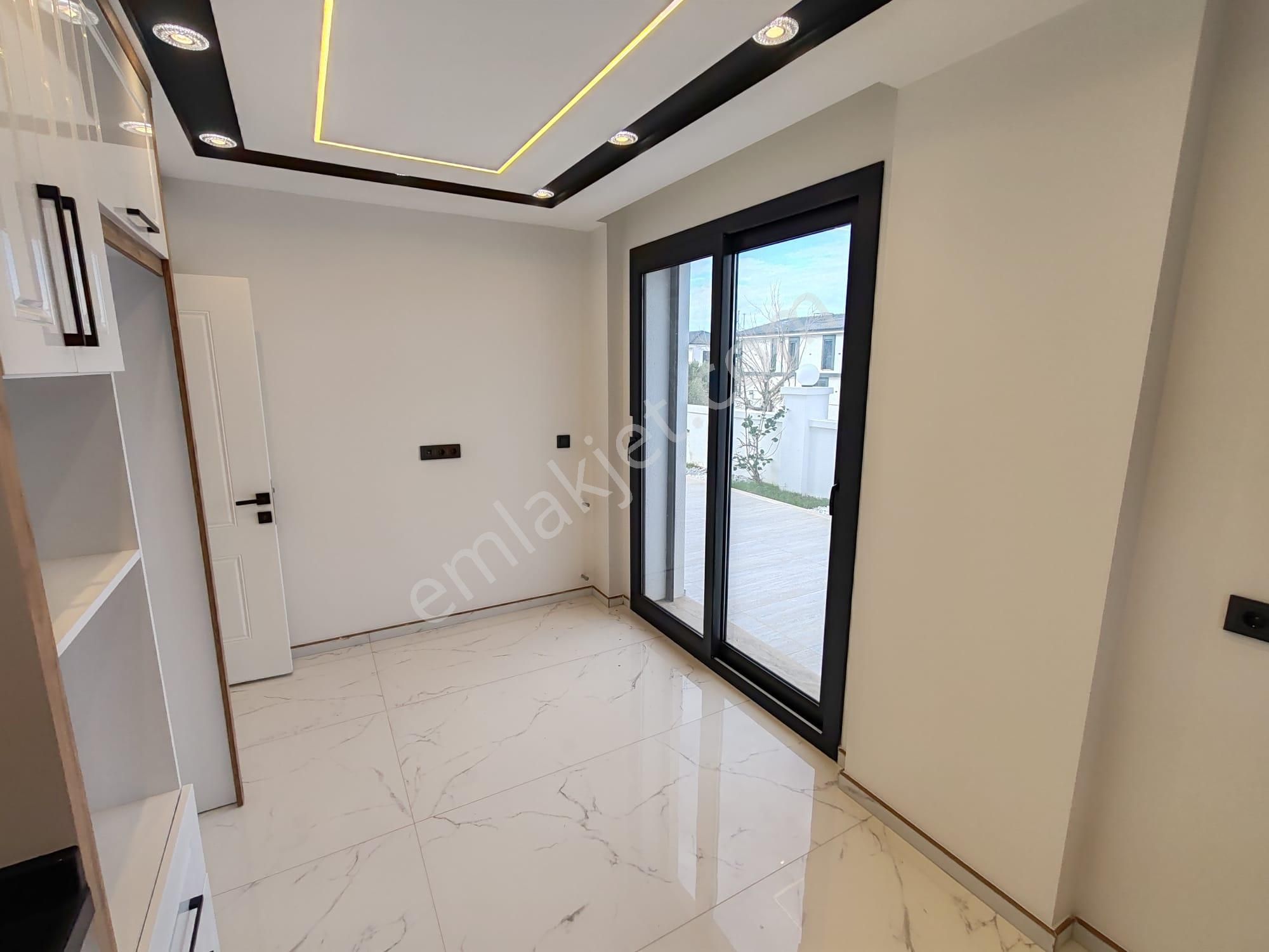 Didim'de 3+1 Satılık Villa Lüks, Havuzlu Otoparklı - Görsel 19