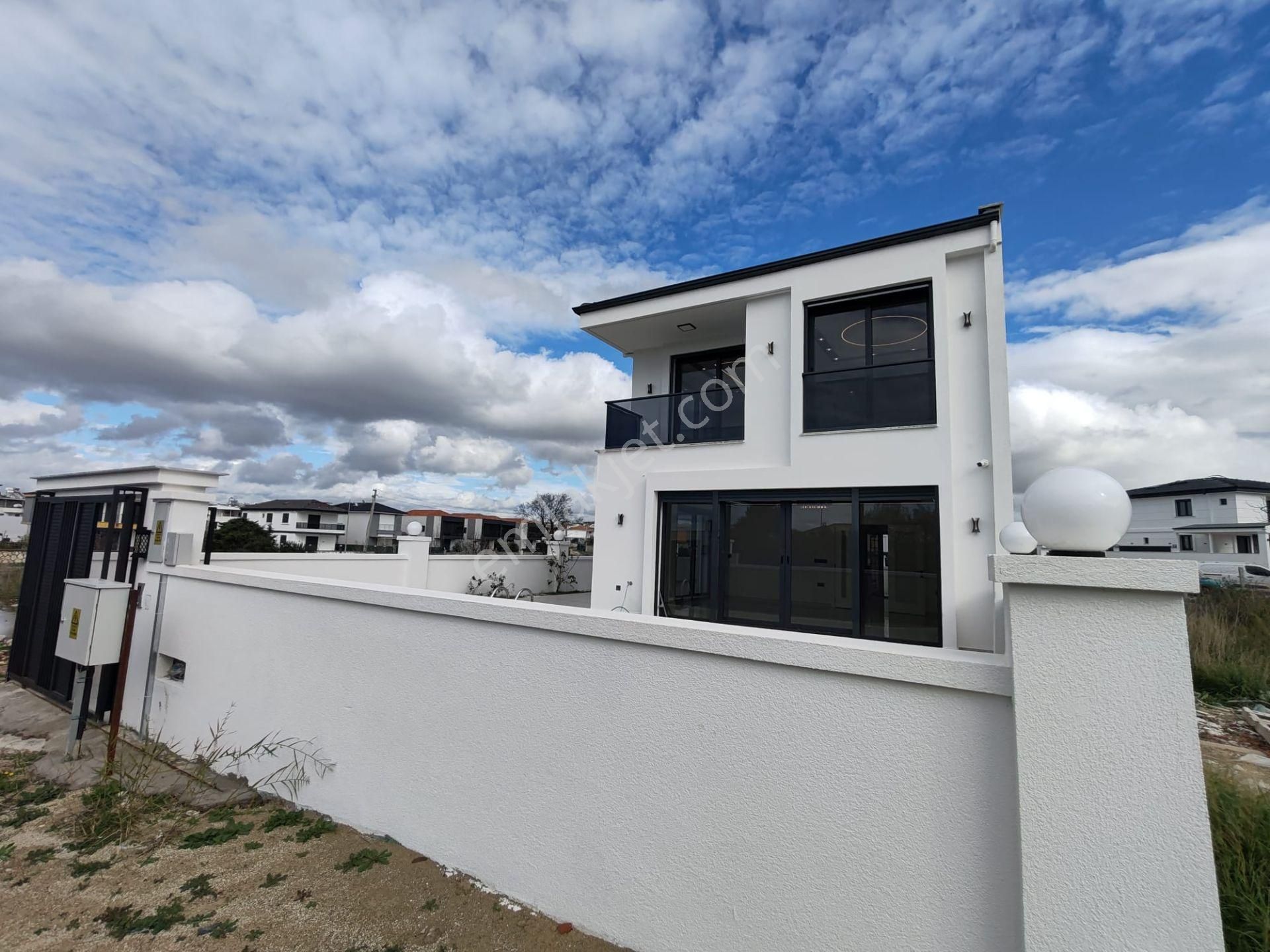 Didim'de 3+1 Satılık Villa Lüks, Havuzlu Otoparklı - Görsel 3