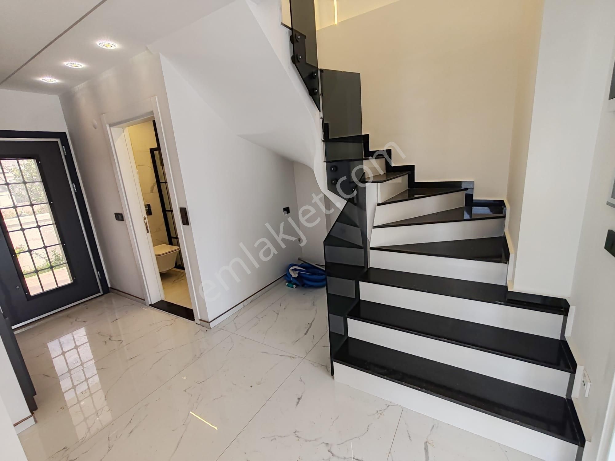 Didim'de 3+1 Satılık Villa Lüks, Havuzlu Otoparklı - Görsel 15