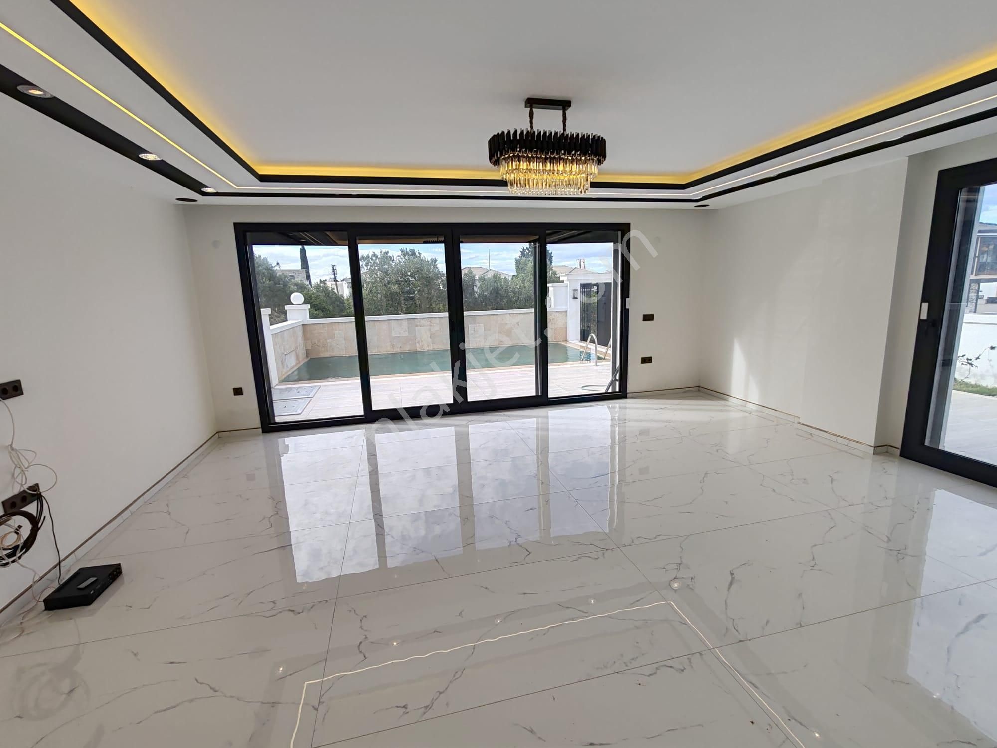 Didim'de 3+1 Satılık Villa Lüks, Havuzlu Otoparklı - Görsel 20