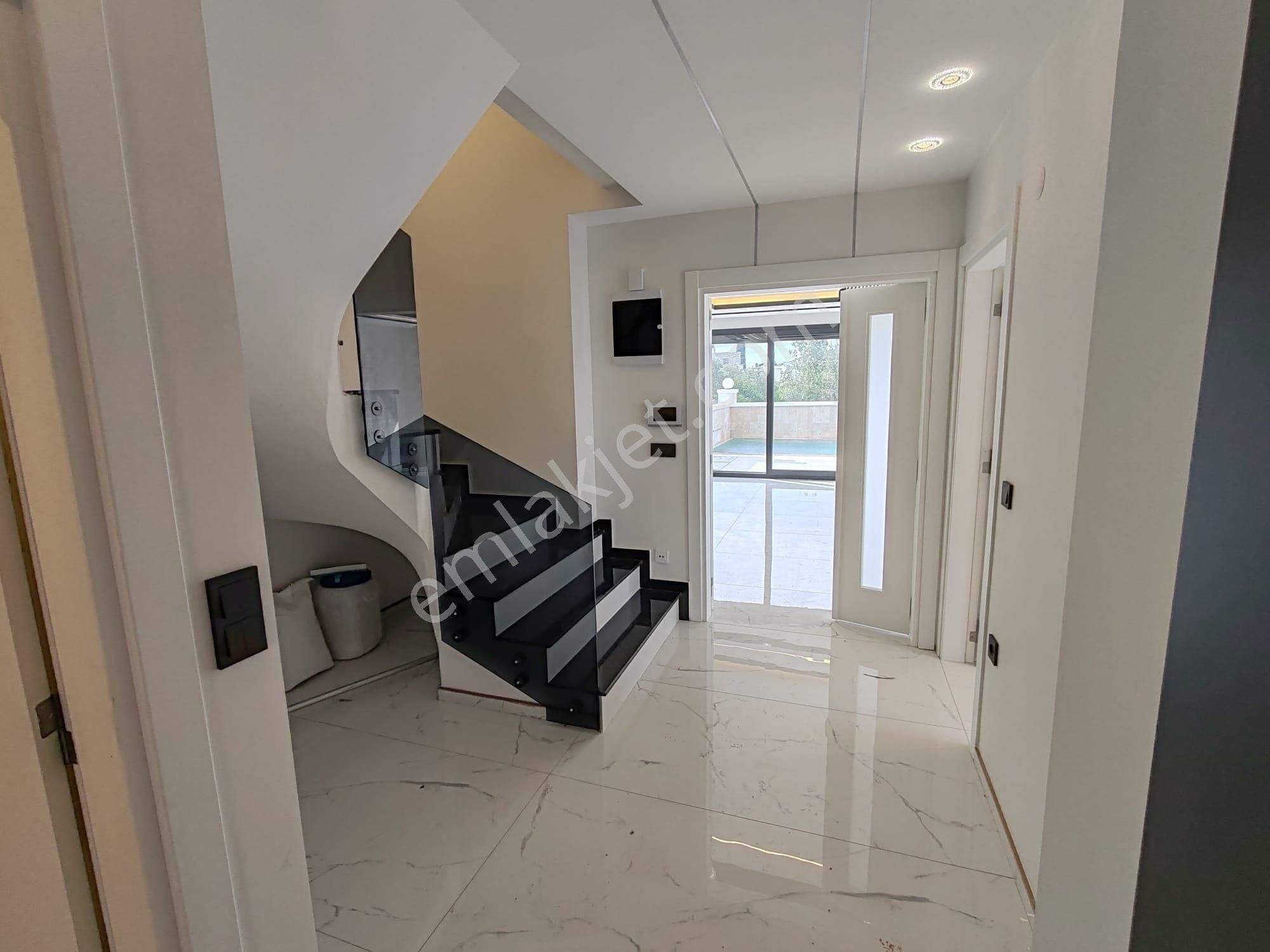 Didim'de 3+1 Satılık Villa Lüks, Havuzlu Otoparklı - Görsel 14