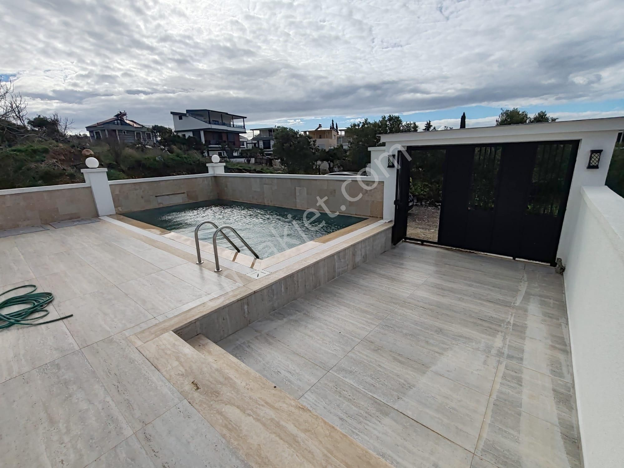 Didim'de 3+1 Satılık Villa Lüks, Havuzlu Otoparklı - Görsel 4