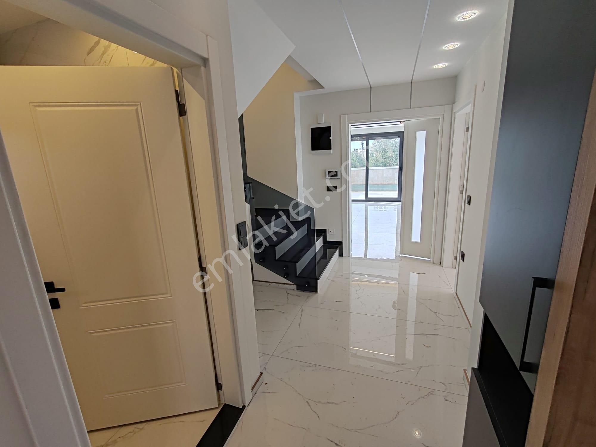 Didim'de 3+1 Satılık Villa Lüks, Havuzlu Otoparklı - Görsel 12