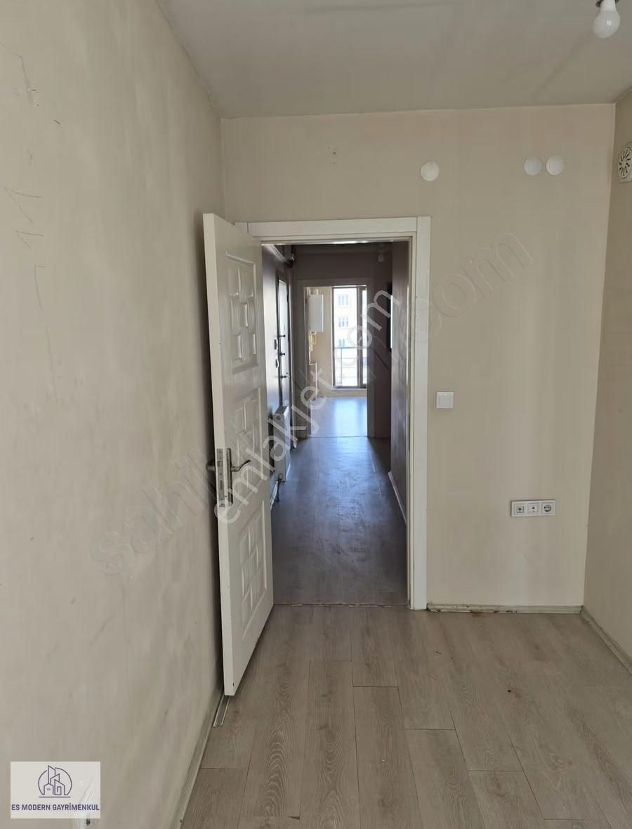 Sütlüce Mh. Üniversite Yakını Kiralık Geniş 2+0 Daire - Görsel 2