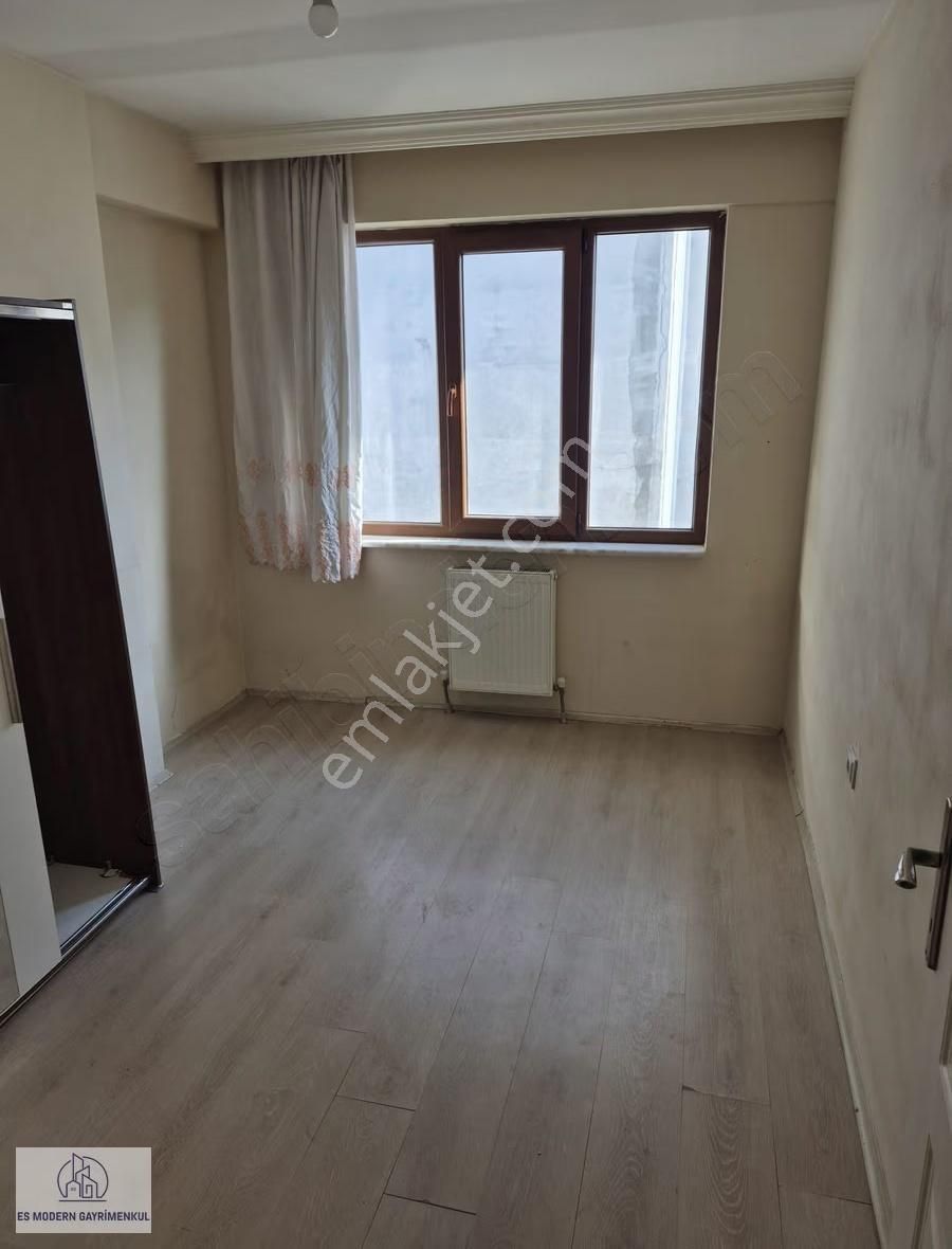 Sütlüce Mh. Üniversite Yakını Kiralık Geniş 2+0 Daire - Görsel 4