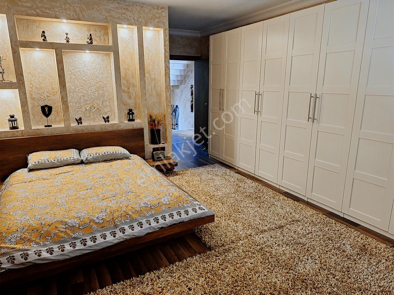 Çamlık Villa Bölgesinde İçi Zevkle Tasarlanmış Satılık 6+2 Villa - Görsel 16