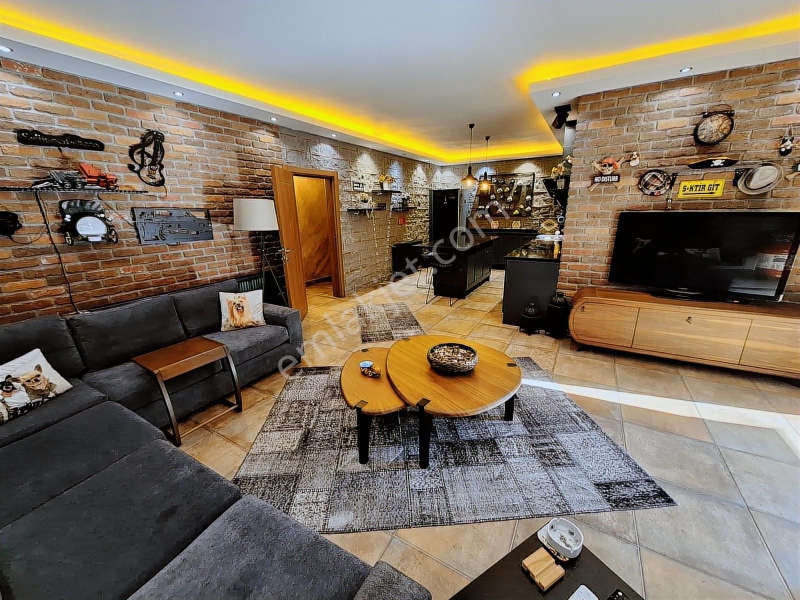 Çamlık Villa Bölgesinde İçi Zevkle Tasarlanmış Satılık 6+2 Villa - Görsel 3