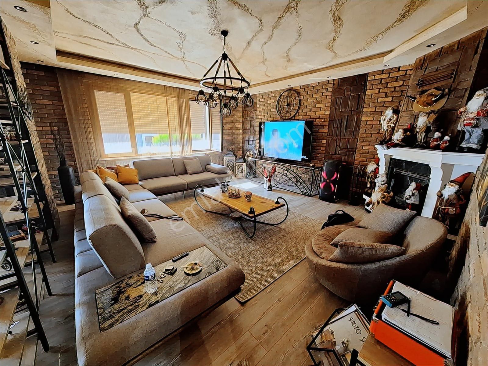 Çamlık Villa Bölgesinde İçi Zevkle Tasarlanmış Satılık 6+2 Villa