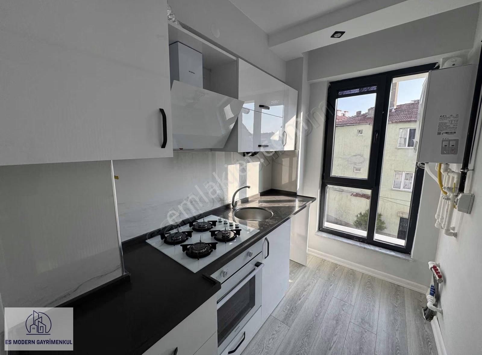 Sütlüce Mh. Uluzafer Cd. Üzerinde Satılık 2+0 Daire