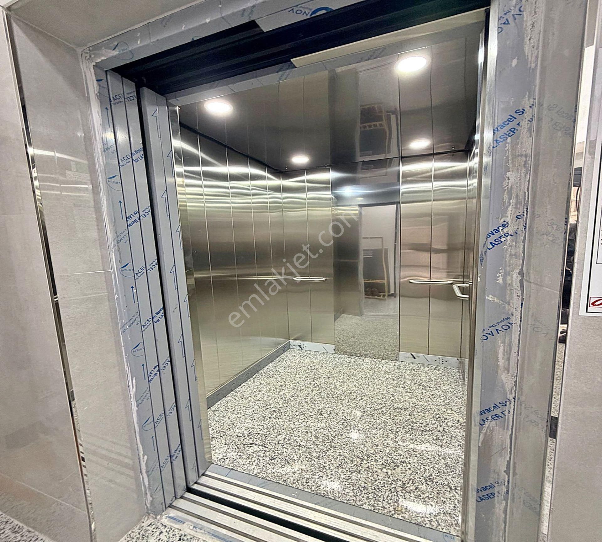 Beylikdüzü Marina'ya Yakın Arakat 3+1 Ebeveyn Banyo Çift Balkon Geniş M2 Satılık !!! - Görsel 26