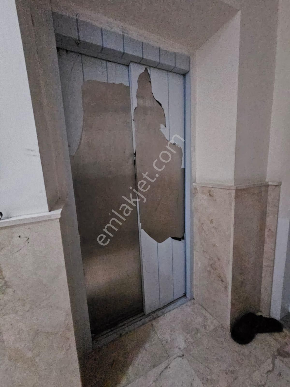 Beşikkaya'da Asansörlü Ön Cephe 3+1 Ara Katta Satılık Daire !! - Görsel 33