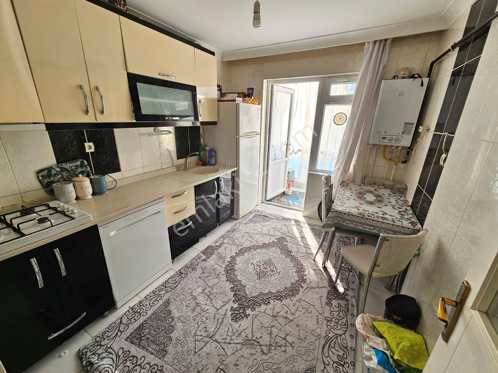 Beşikkaya'da Asansörlü Ön Cephe 3+1 Ara Katta Satılık Daire !! - Görsel 3