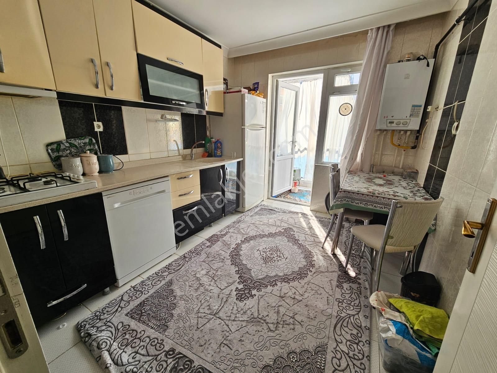 Beşikkaya'da Asansörlü Ön Cephe 3+1 Ara Katta Satılık Daire !!