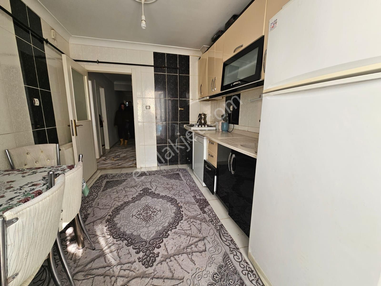 Beşikkaya'da Asansörlü Ön Cephe 3+1 Ara Katta Satılık Daire !! - Görsel 4