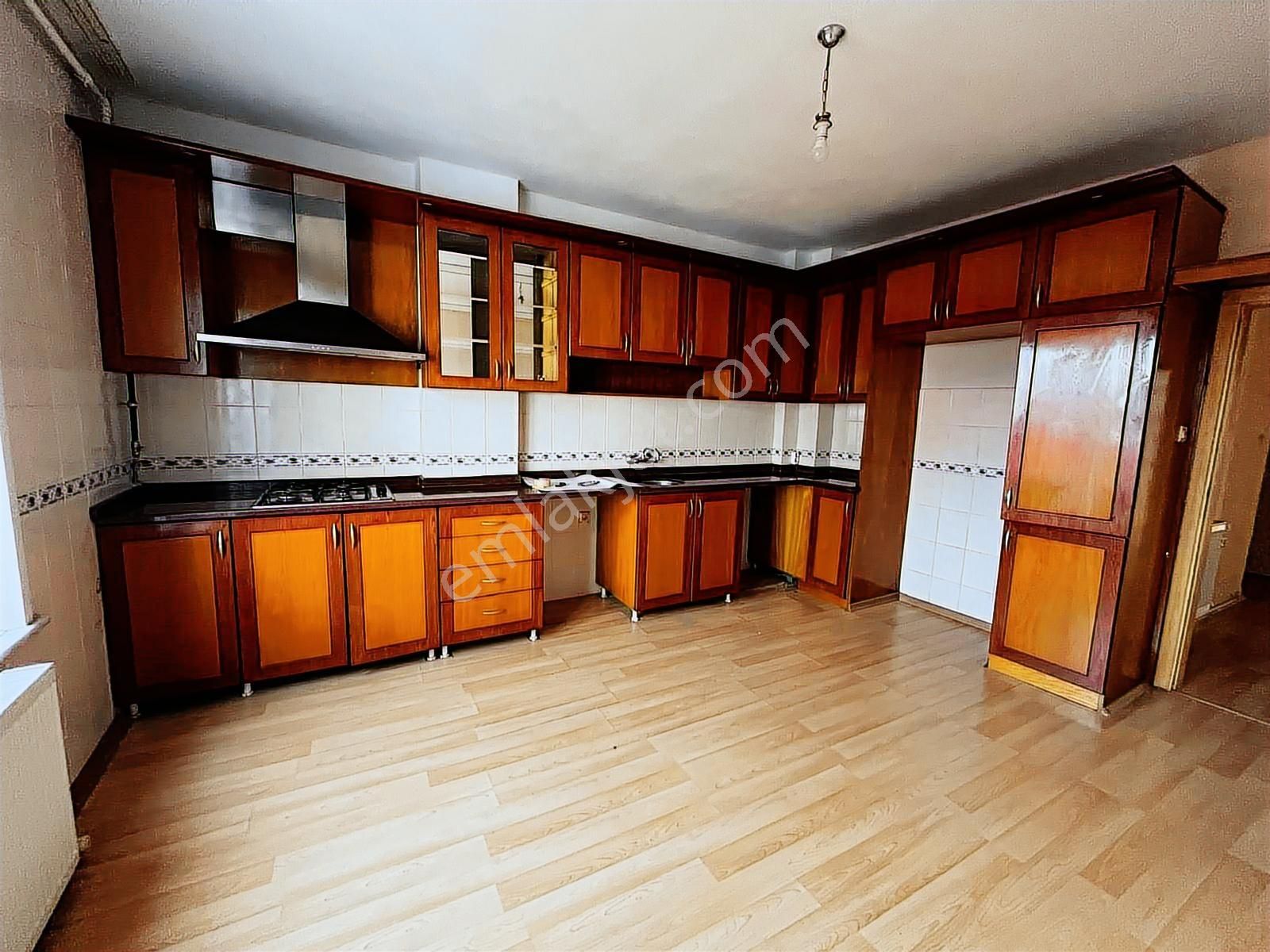 Kartal Cumhuriyet Merkezi Konumda 2+1 Kiralık Daire - Görsel 11