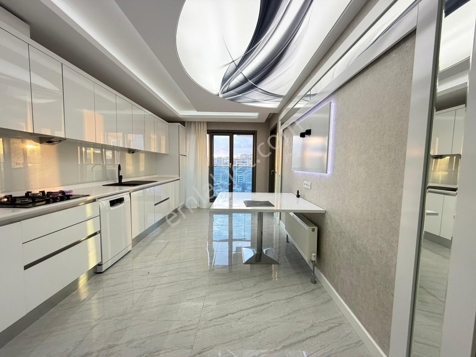 Kalecik Emlak'tan Merkez Mah'de Asansörlü Giy.odası 7/24 Güvenlik 4+1