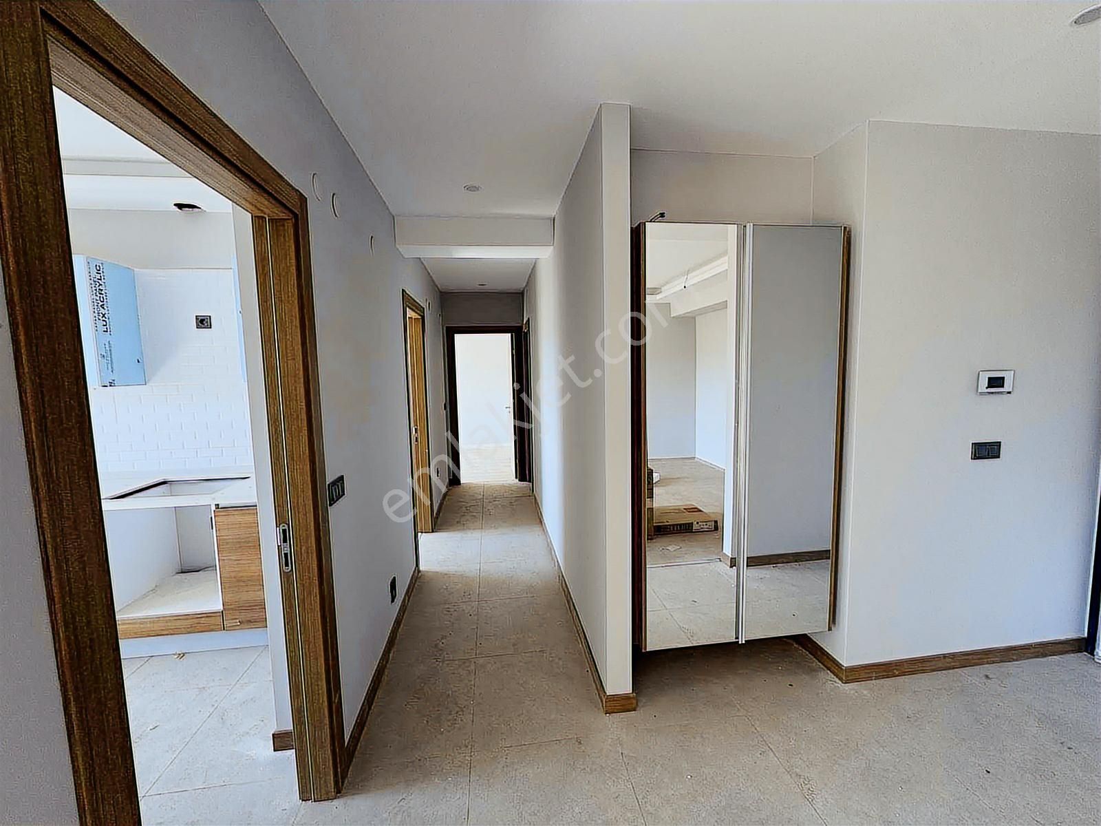 Torbalı Da Havuzlu Güvenlikli Sitede Satılık Arakat 2+1 Daire - Görsel 2