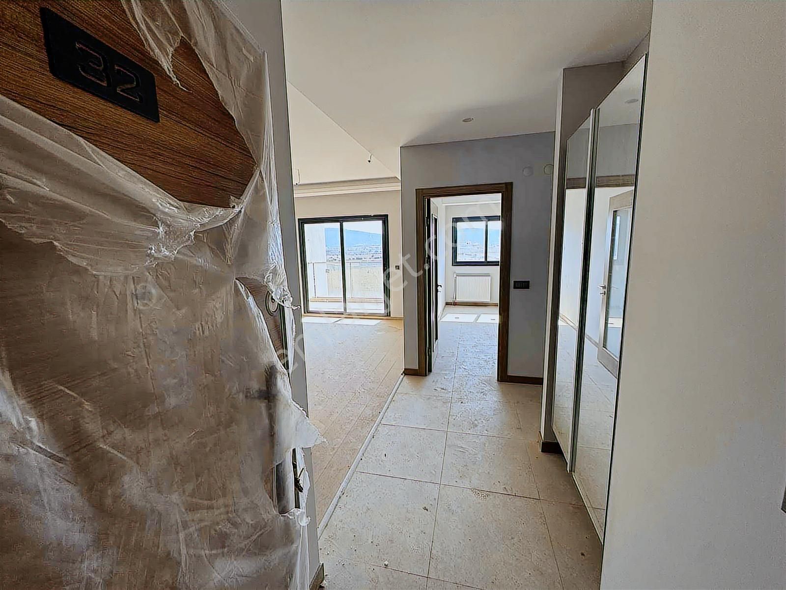 Torbalı Da Havuzlu Güvenlikli Sitede Satılık Arakat 2+1 Daire - Görsel 24