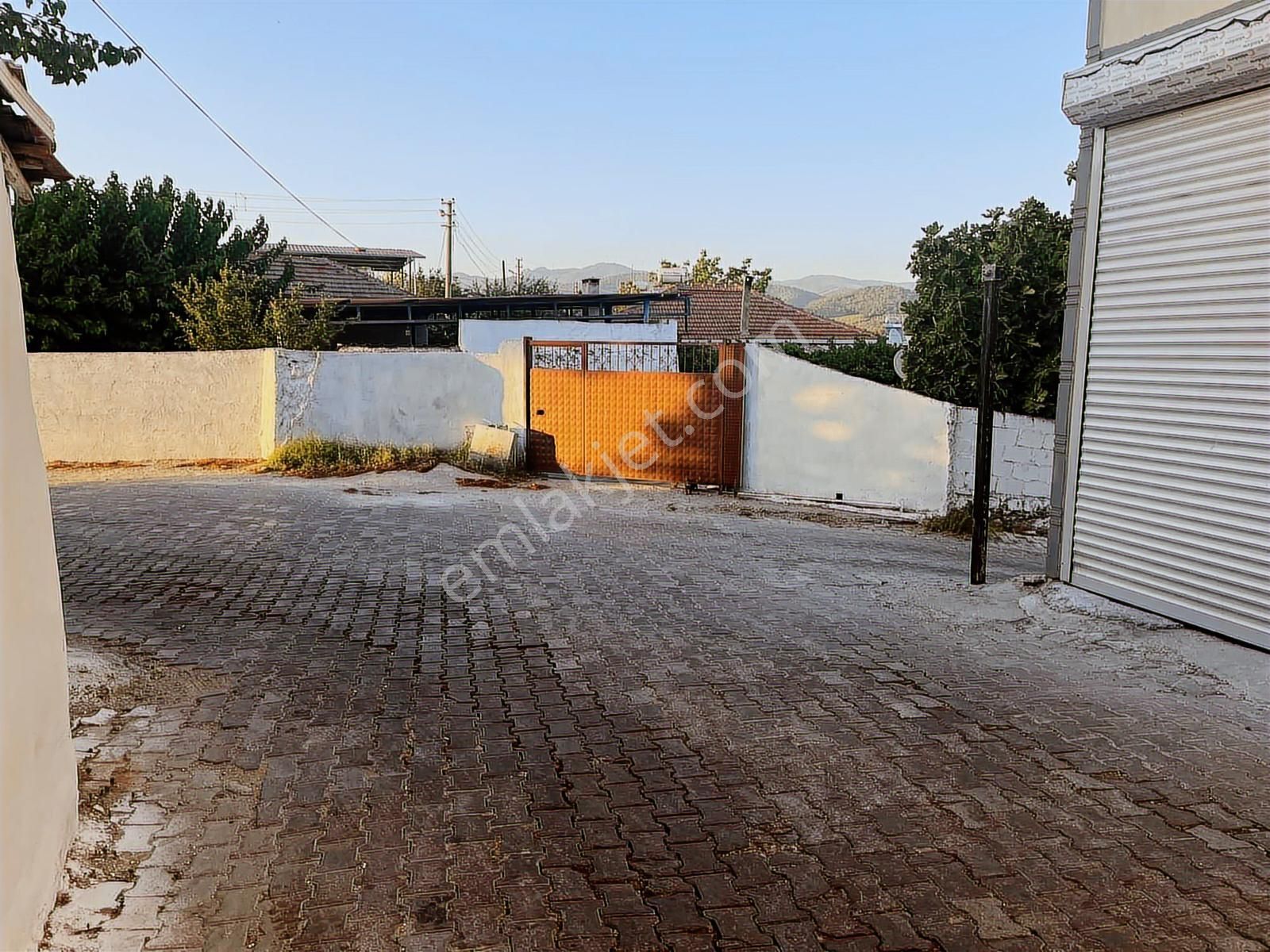 Torbalı Çamlıca Mah 495 M2 Müstakil Avlulu Kargir Ev Ve Arsası - Görsel 4