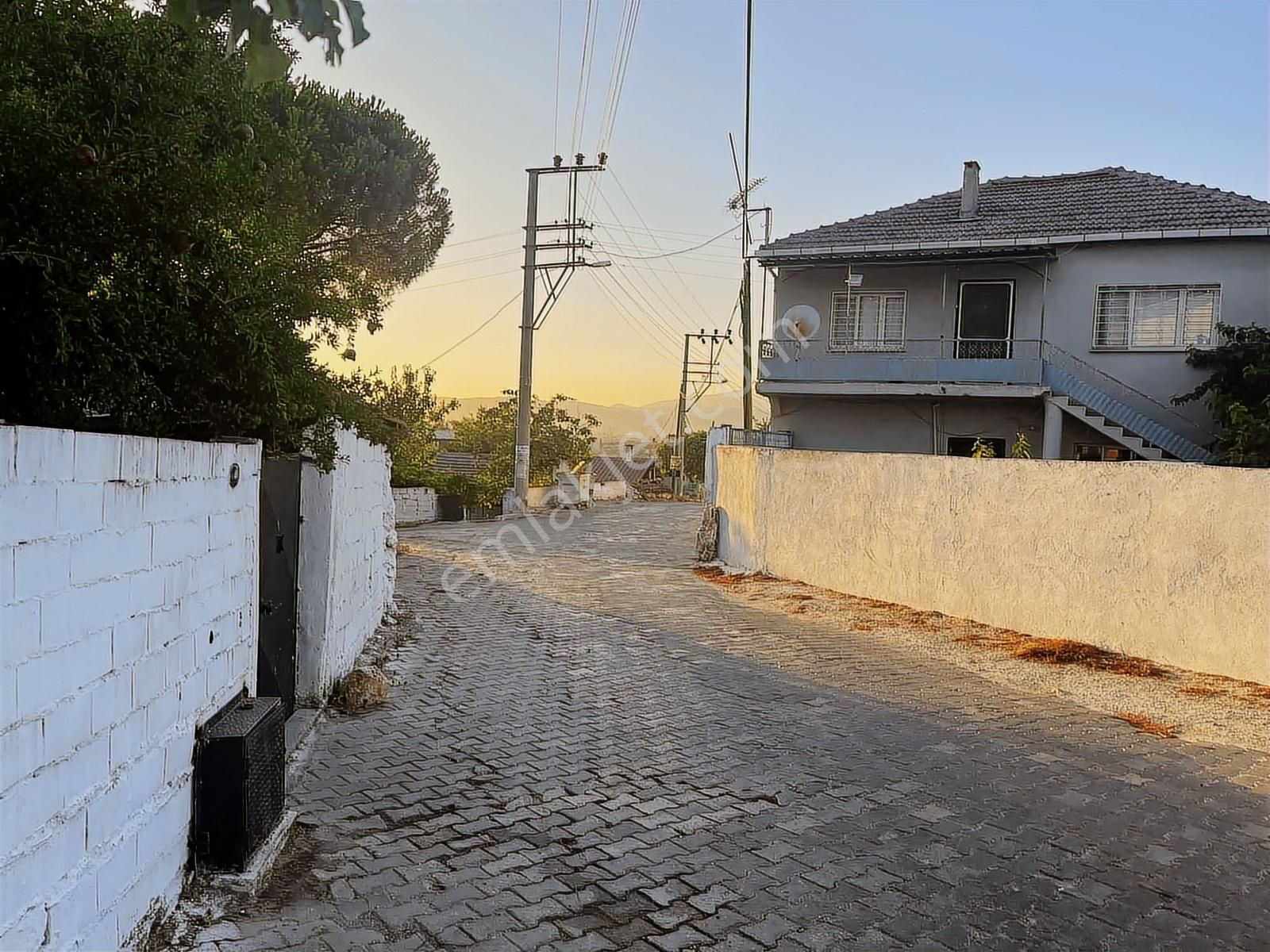 Torbalı Çamlıca Mah 495 M2 Müstakil Avlulu Kargir Ev Ve Arsası - Görsel 3