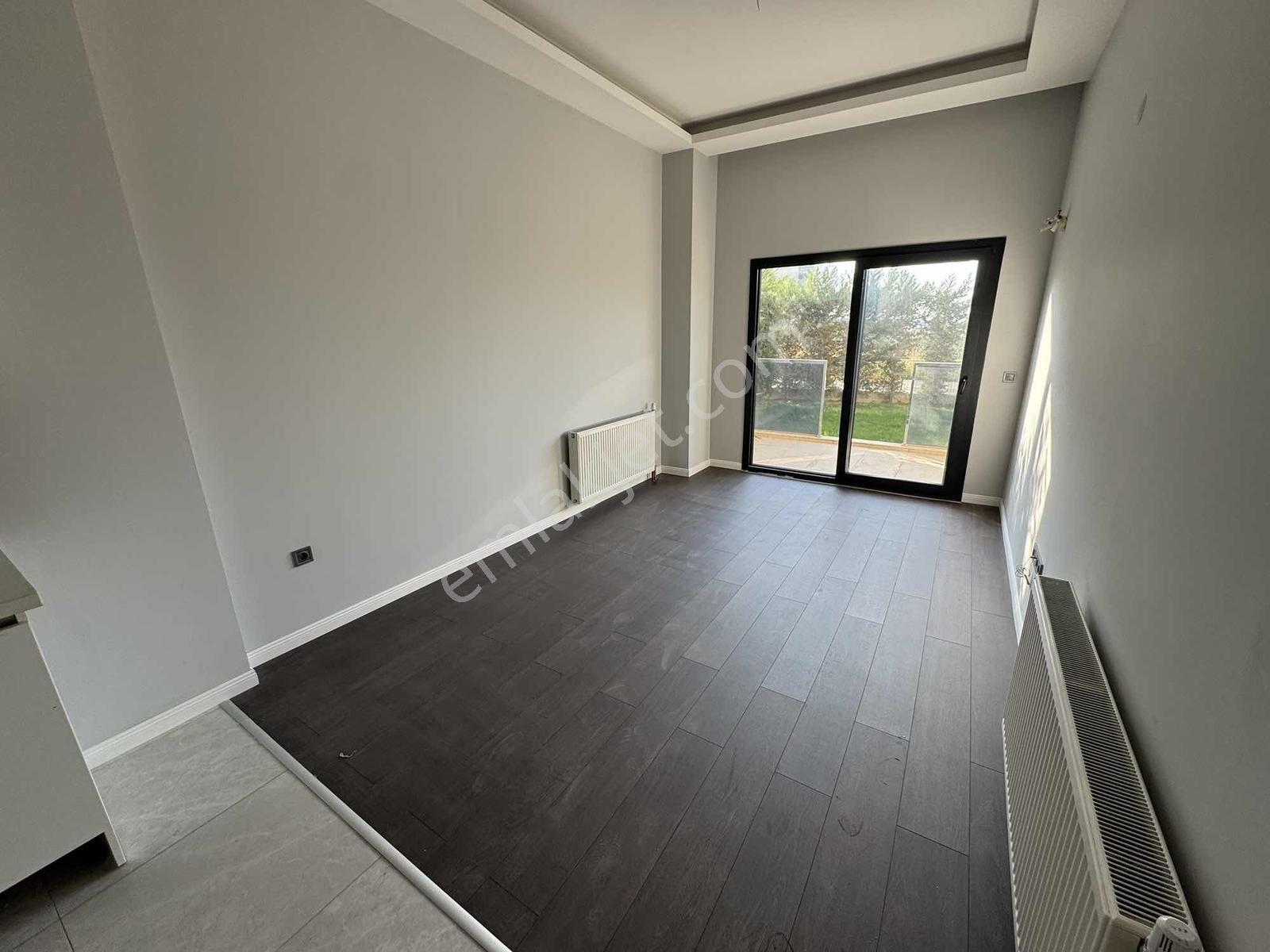 Torbalı İzban Yakını Havuzlu Sitede Satılık Bahçeli 1+1 Daire - Görsel 12