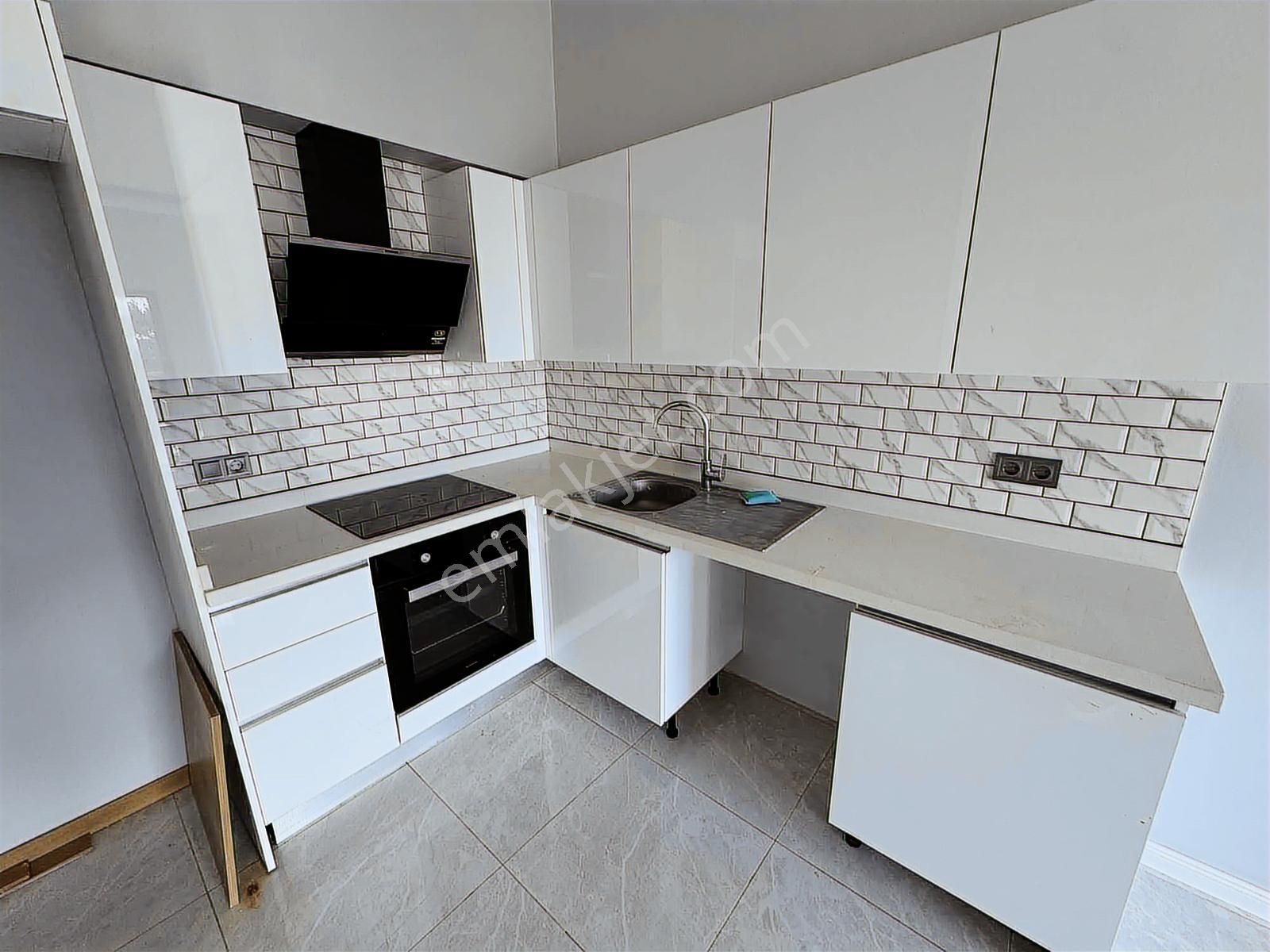 Torbalı İzban Yakını Havuzlu Sitede Satılık Bahçeli 1+1 Daire - Görsel 3