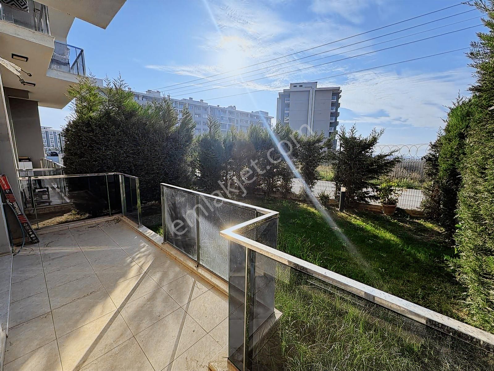 Torbalı İzban Yakını Havuzlu Sitede Satılık Bahçeli 1+1 Daire - Görsel 2