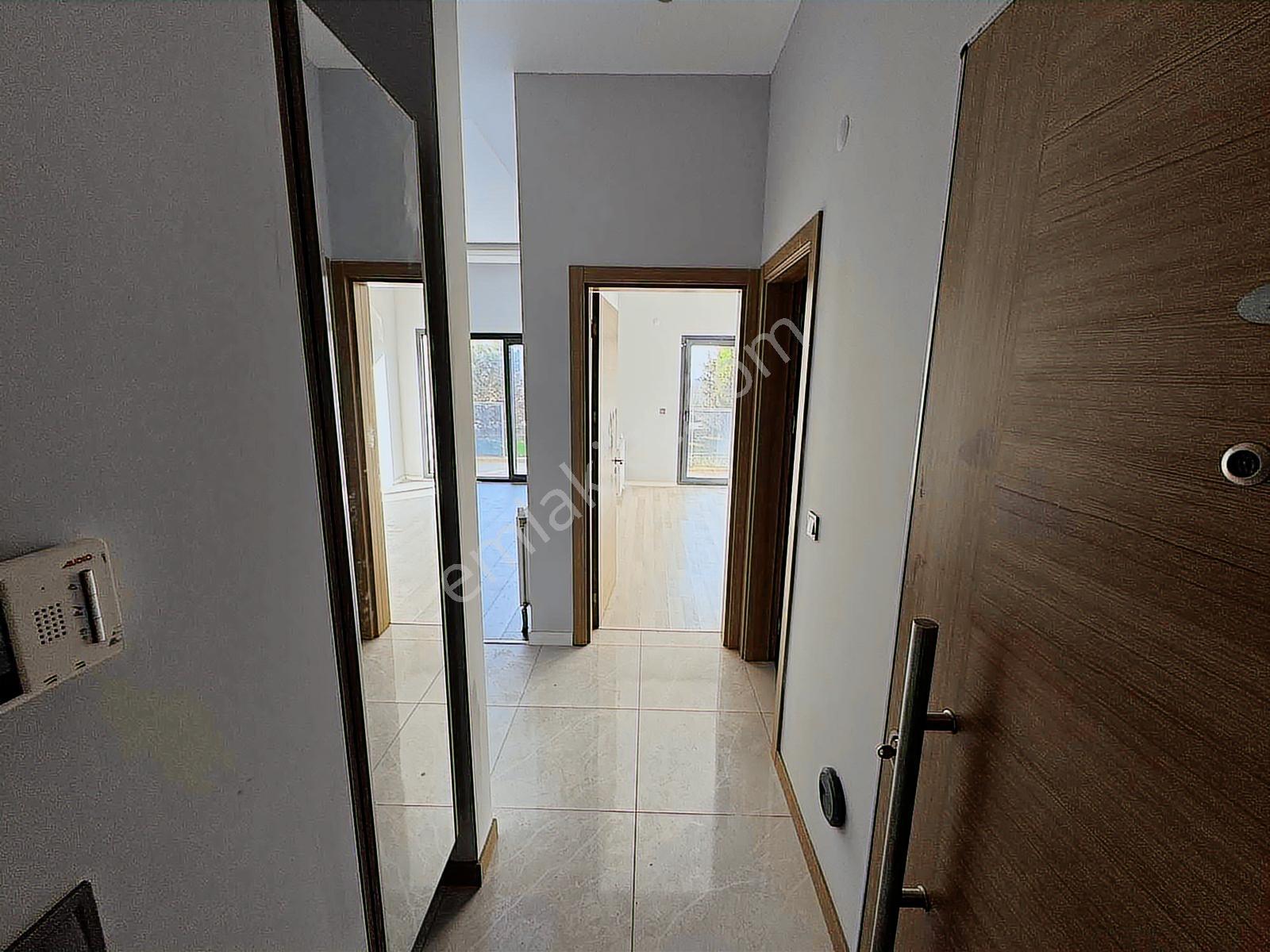 Torbalı İzban Yakını Havuzlu Sitede Satılık Bahçeli 1+1 Daire - Görsel 2