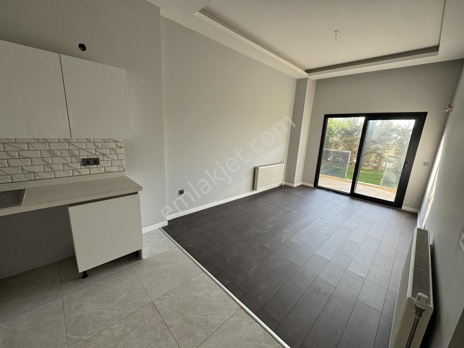 Torbalı Da Havuzlu Güvenlikli Sitede Kiralık Bahçeli 1+1 Daire - Görsel 7