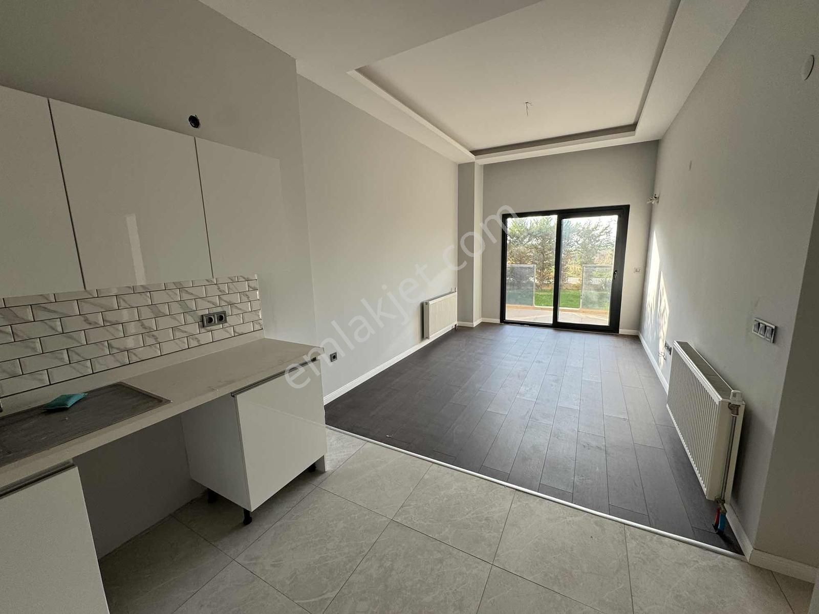 Torbalı Da Havuzlu Güvenlikli Sitede Kiralık Bahçeli 1+1 Daire - Görsel 4