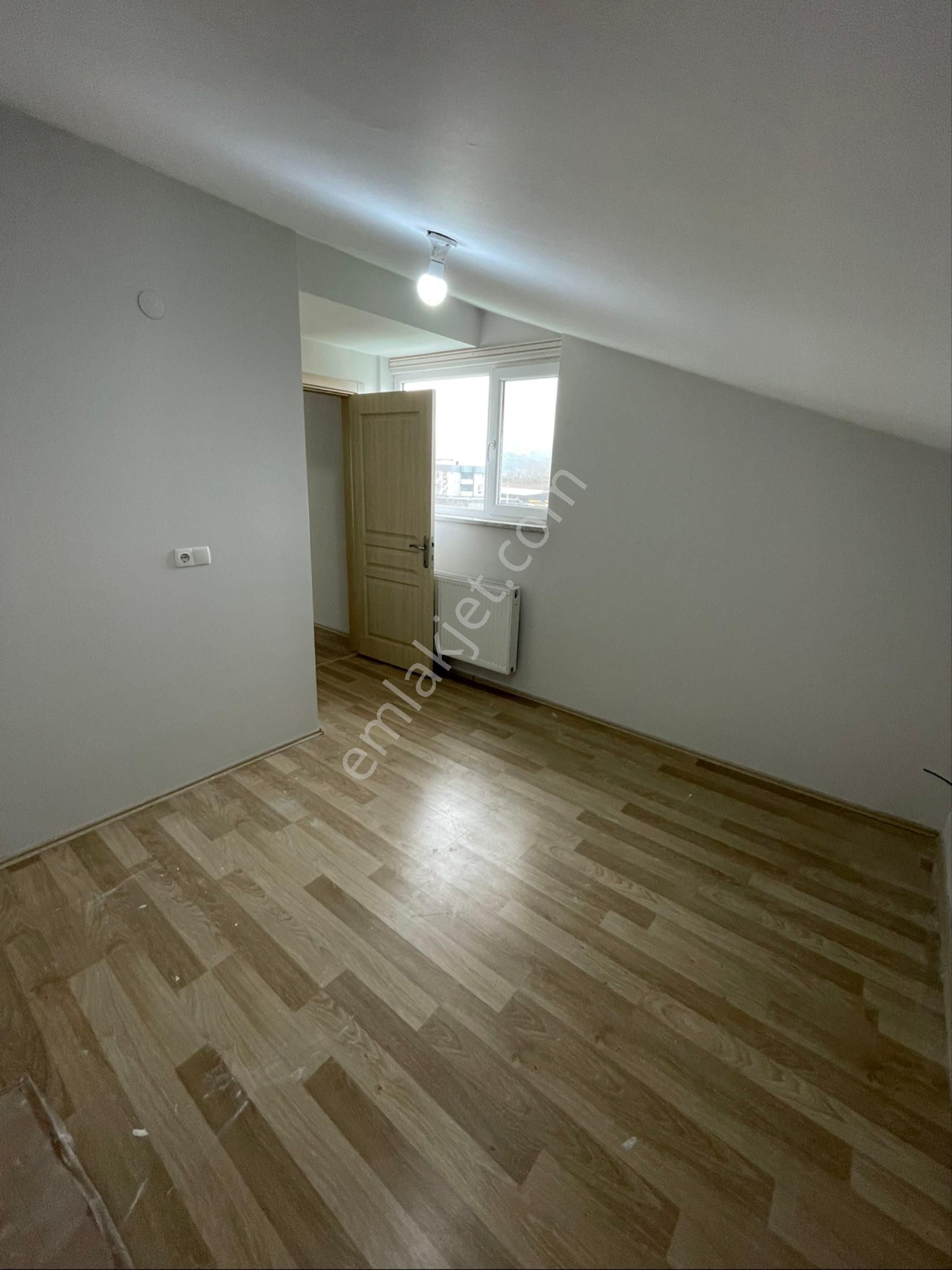 Emlakçe G Y M'den Arifbey Mah Merkezde Megalit Evlerde Kiralık Daire - Görsel 8