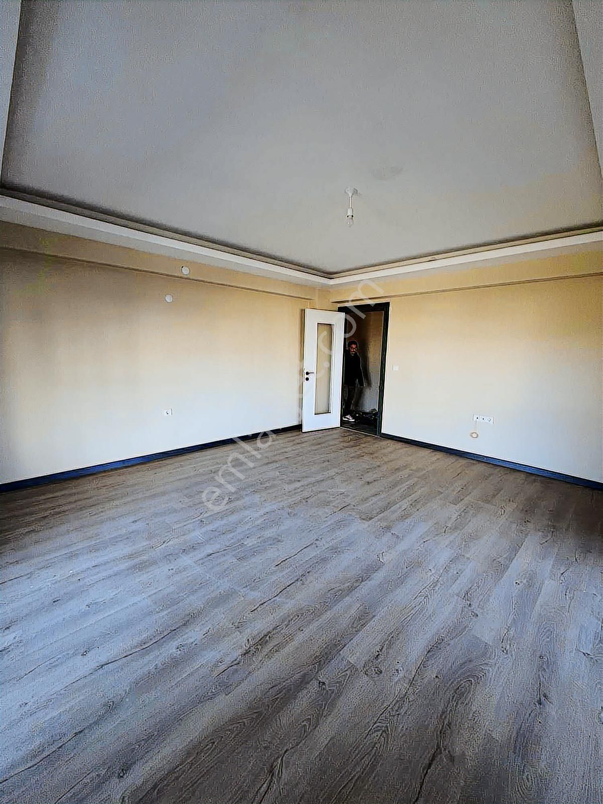 Tepeköyde Asansörlü, Otoparklı 3+1 Çift Balkon - Görsel 18