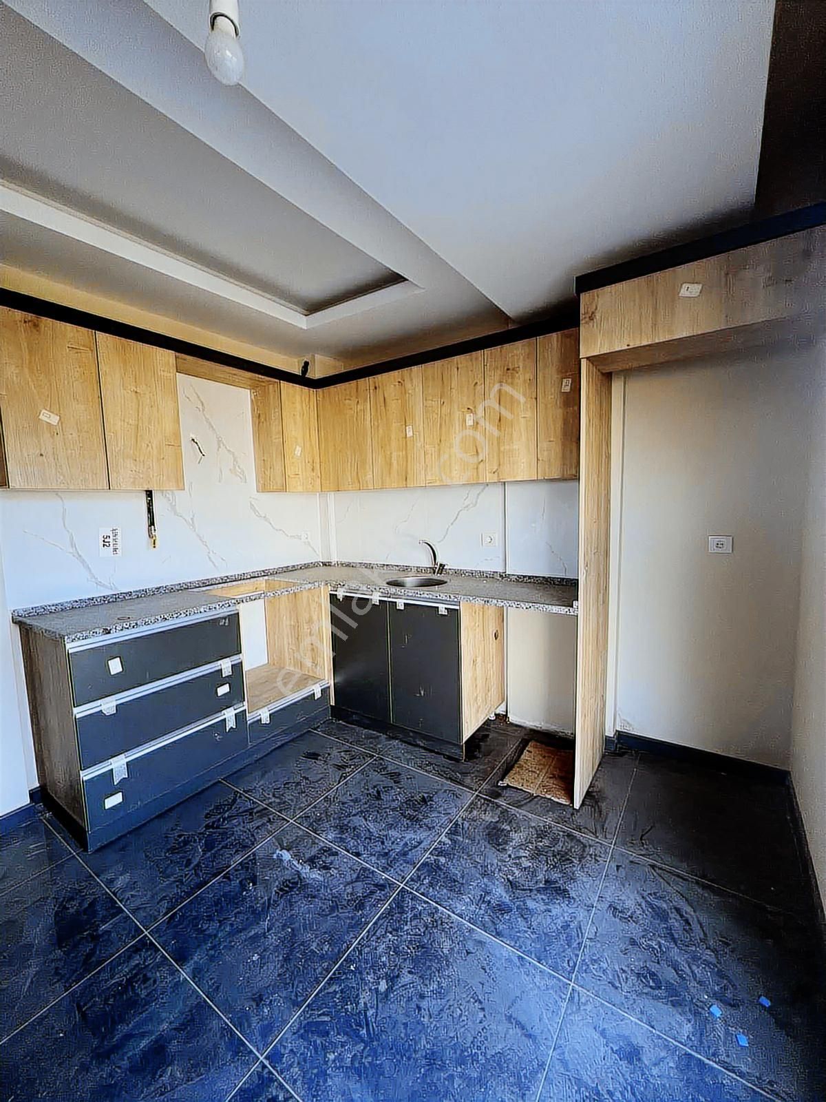 Tepeköyde Asansörlü, Otoparklı 3+1 Çift Balkon - Görsel 7