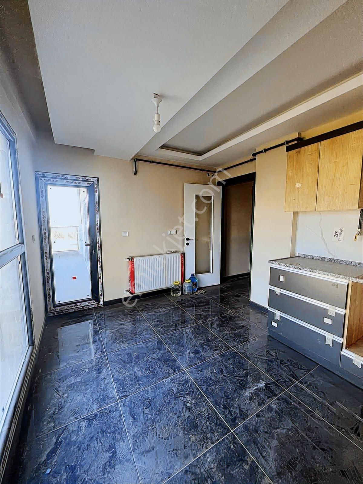 Tepeköyde Asansörlü, Otoparklı 3+1 Çift Balkon - Görsel 12