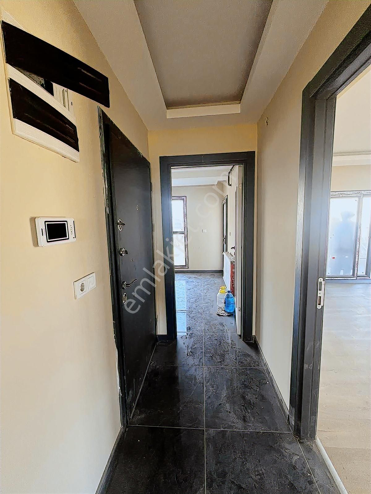 Tepeköyde Asansörlü, Otoparklı 3+1 Çift Balkon - Görsel 17