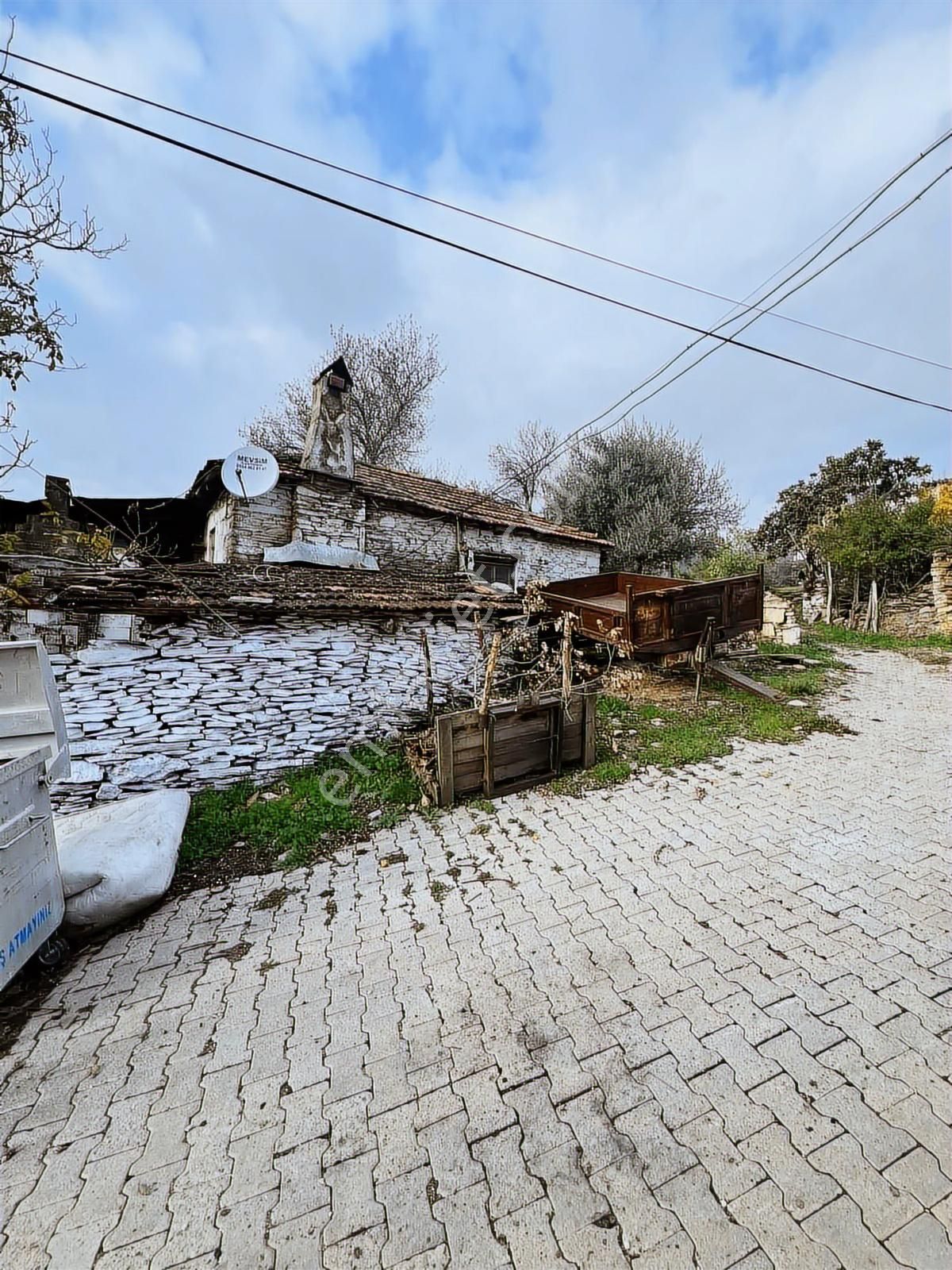 Torbalı Dağtekke Köyü Emsalsiz Parsel Tek Tapu İmarlı Köy Evi - Görsel 16