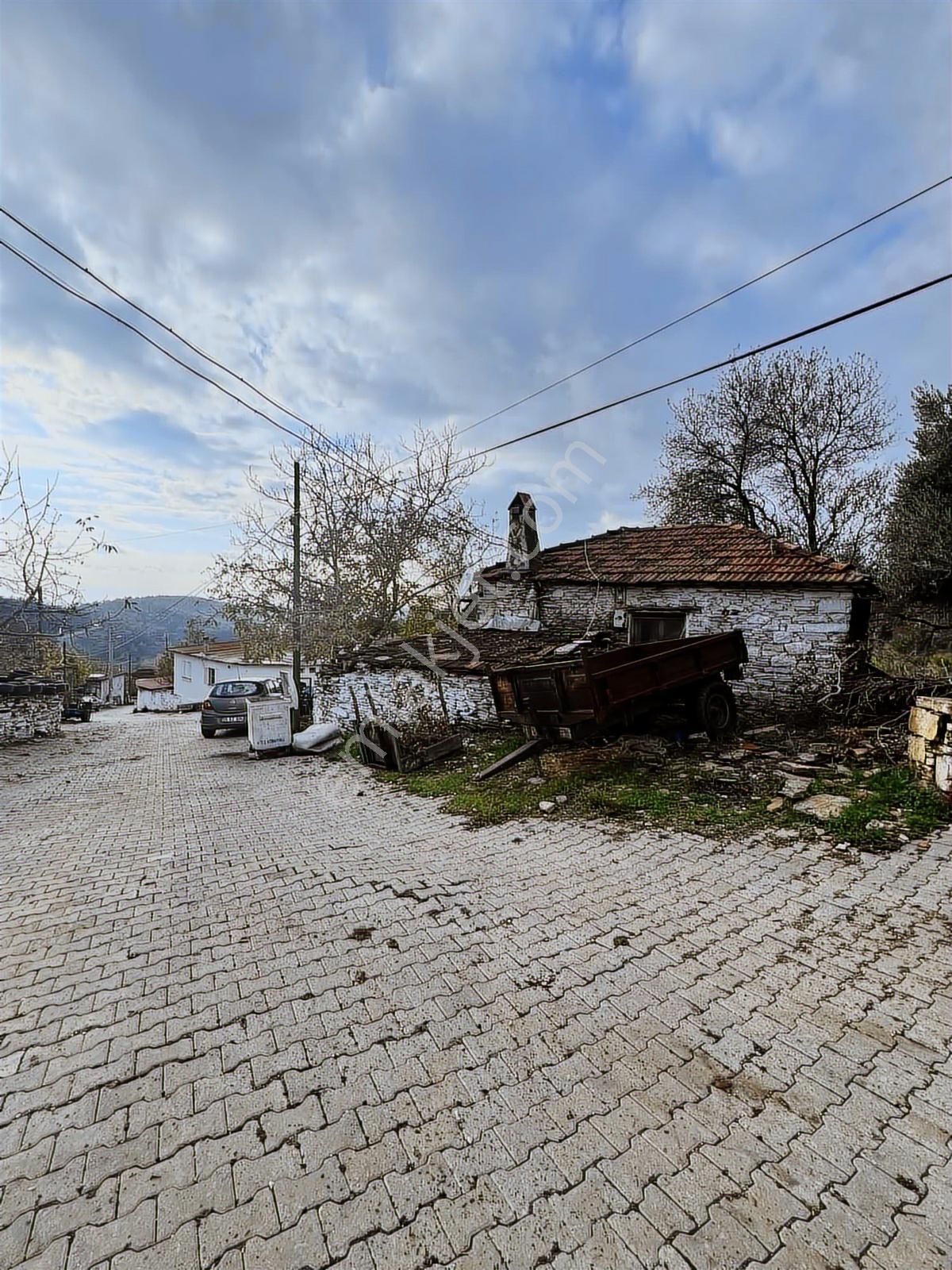 Torbalı Dağtekke Köyü Emsalsiz Parsel Tek Tapu İmarlı Köy Evi