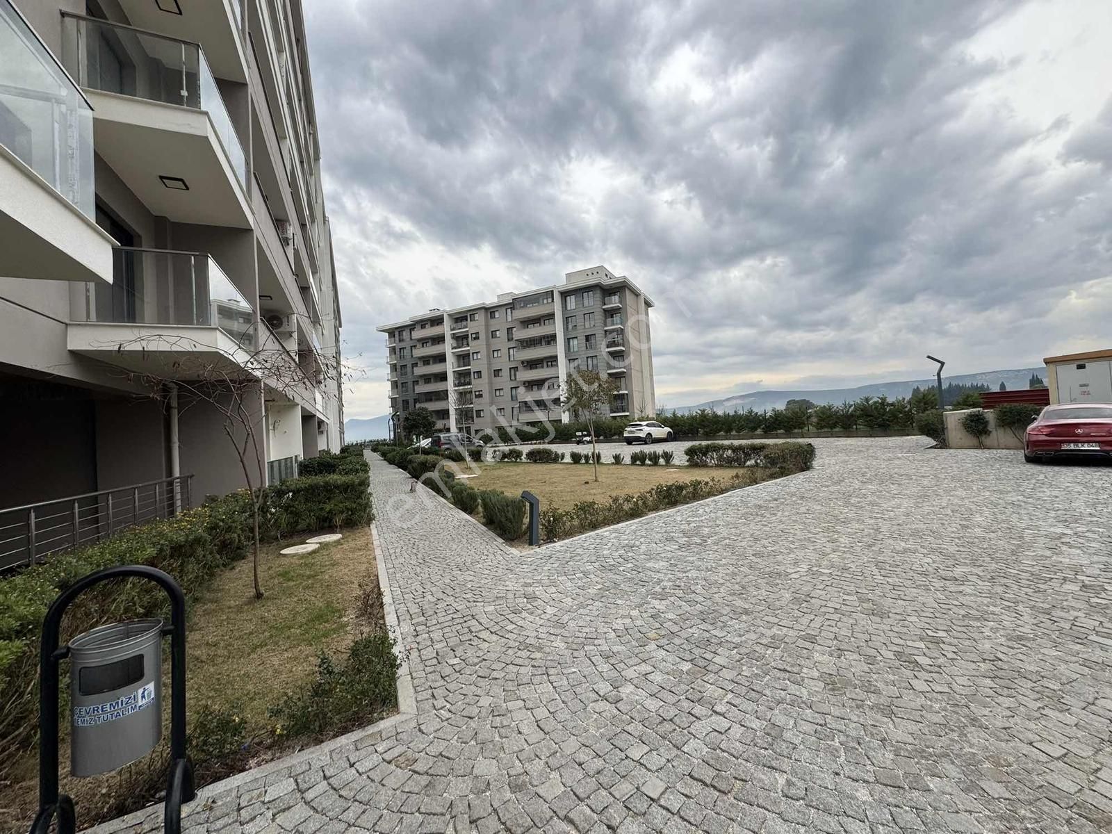 Torbalı Da İzban Yakını Havuzlu Sitede Kiralık 2+1 Daire - Görsel 4