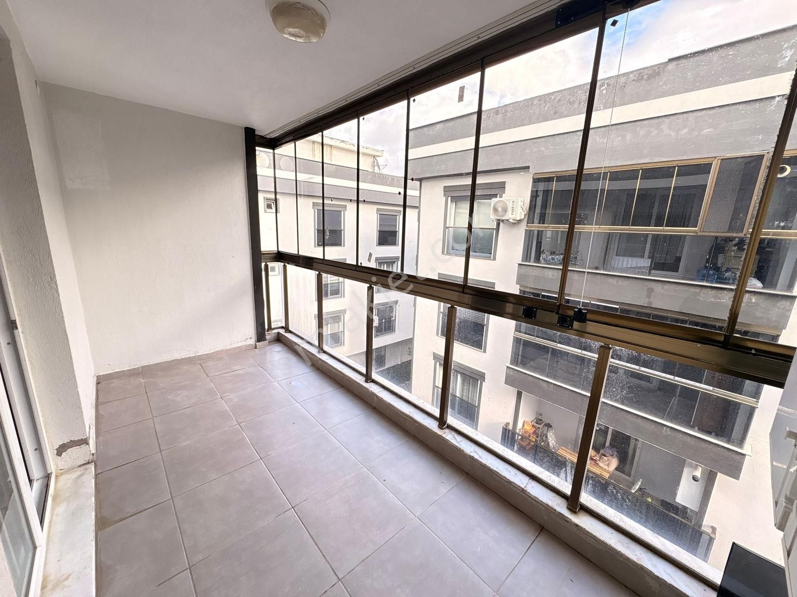 Turyap Torbalı- Kipa Mevkii Havuzlu Sitede Lüx 3+1 Kiralık Daire - Görsel 23