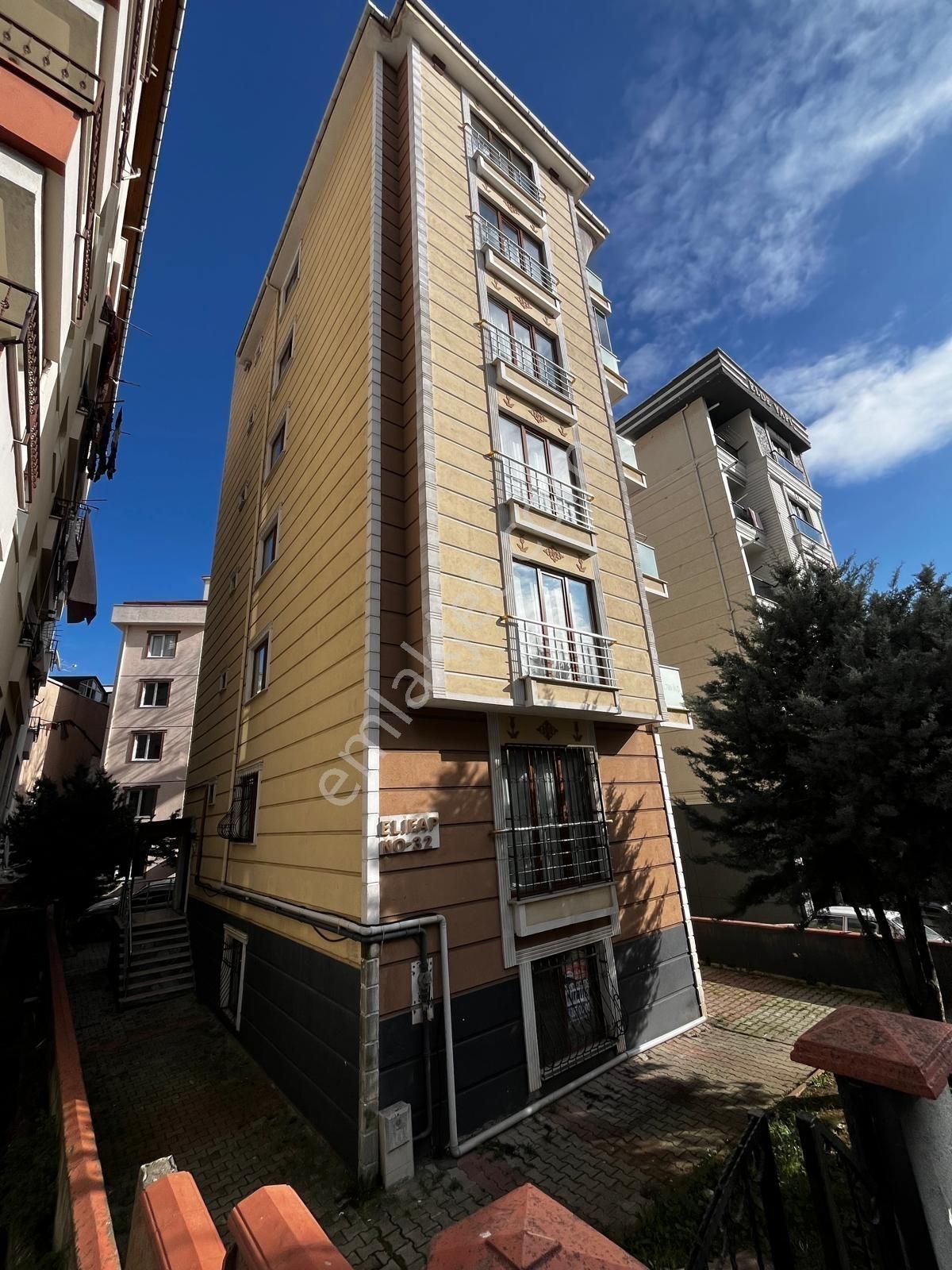 Kartal Cumhuriyet Mah. E-5 Yürüme Mesafesinde 2+1 Kiralık Daire