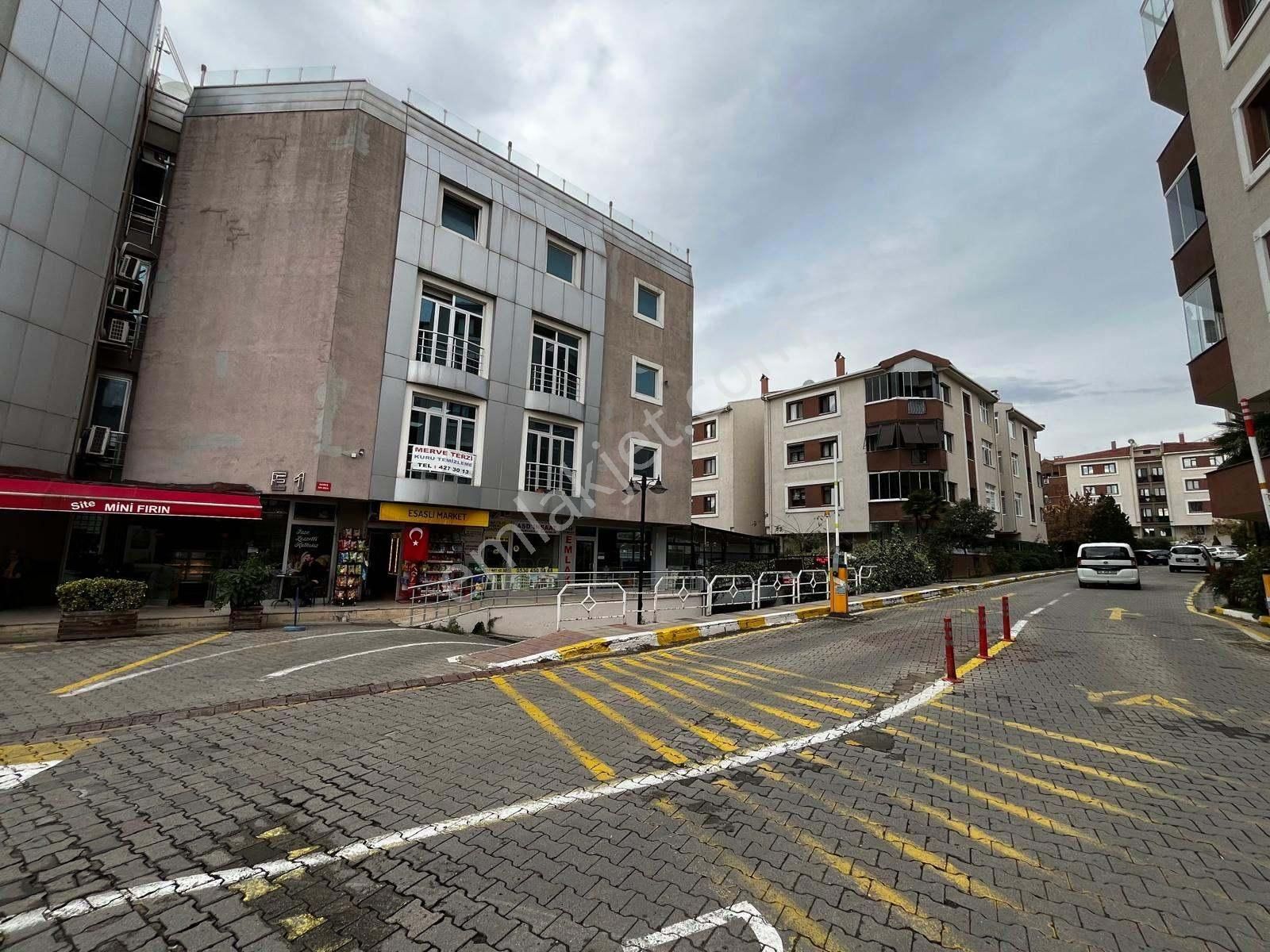 Zümrütevler Hukukçular Sitesinde Metroya 5-10 Dk Yürüme Mesafesi - Görsel 28