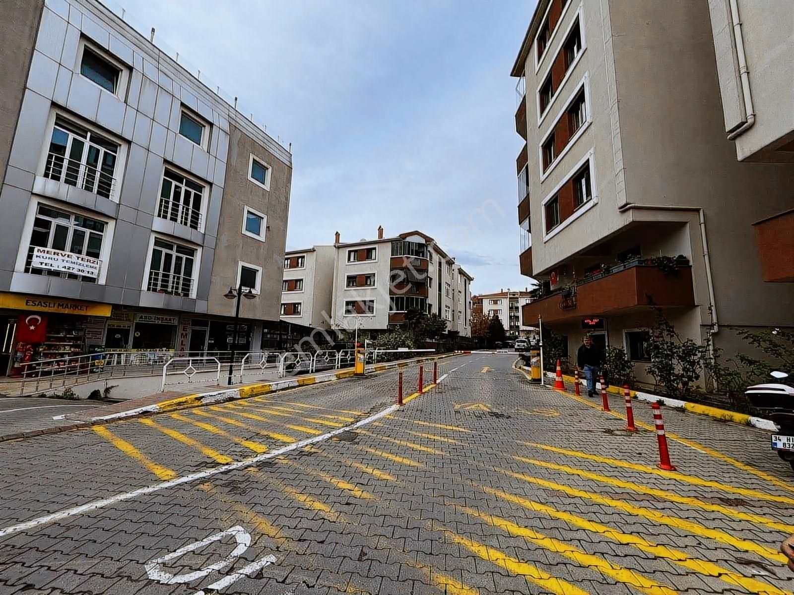 Zümrütevler Hukukçular Sitesinde Metroya 5-10 Dk Yürüme Mesafesi - Görsel 27